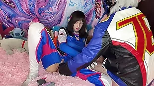 Dva cosplayer's mean aperture explored away from Bandit 76's fingers